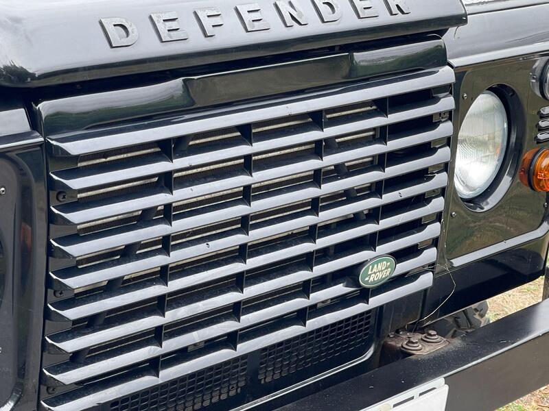 Land Rover Defender view 45