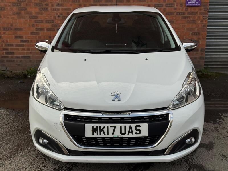 Peugeot 208 view 3
