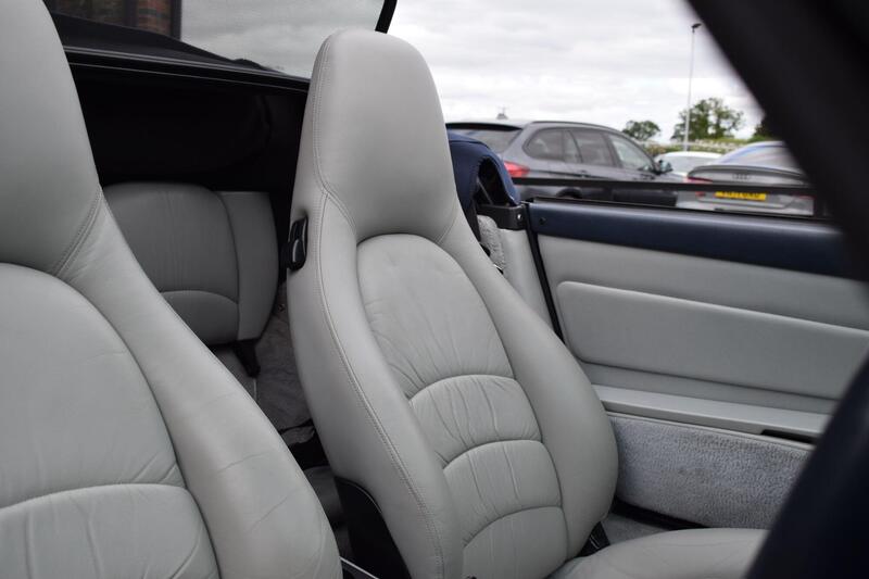 Porsche 911 view 5