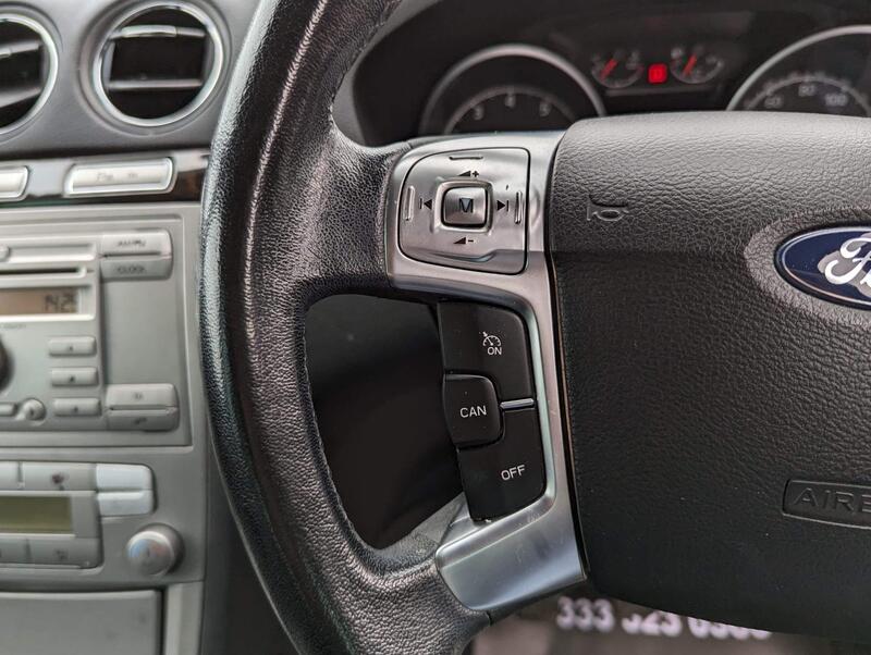 Ford Galaxy view 13