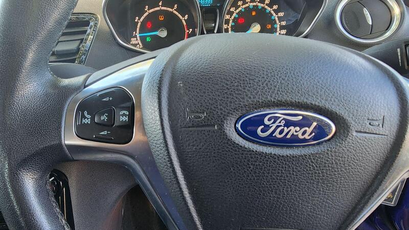2015 Ford Fiesta — photo 37