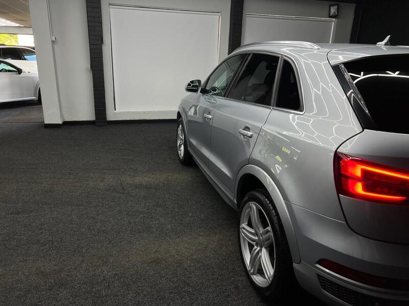 Audi Audi Q3 view 6