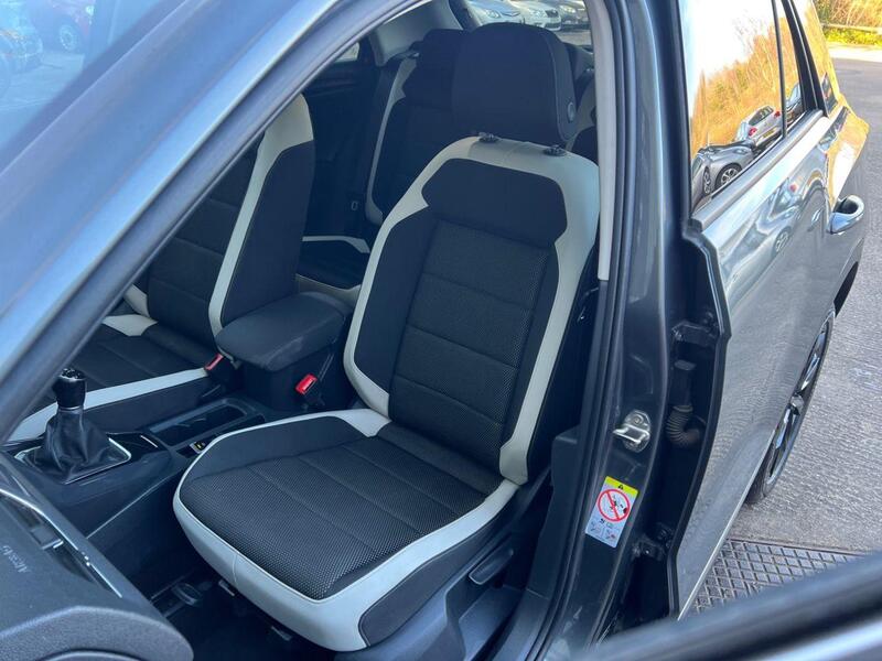 Volkswagen T-Roc view 19