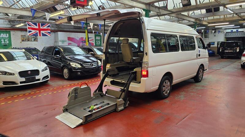 Nissan Elgrand main image