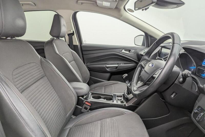 Ford Kuga view 3