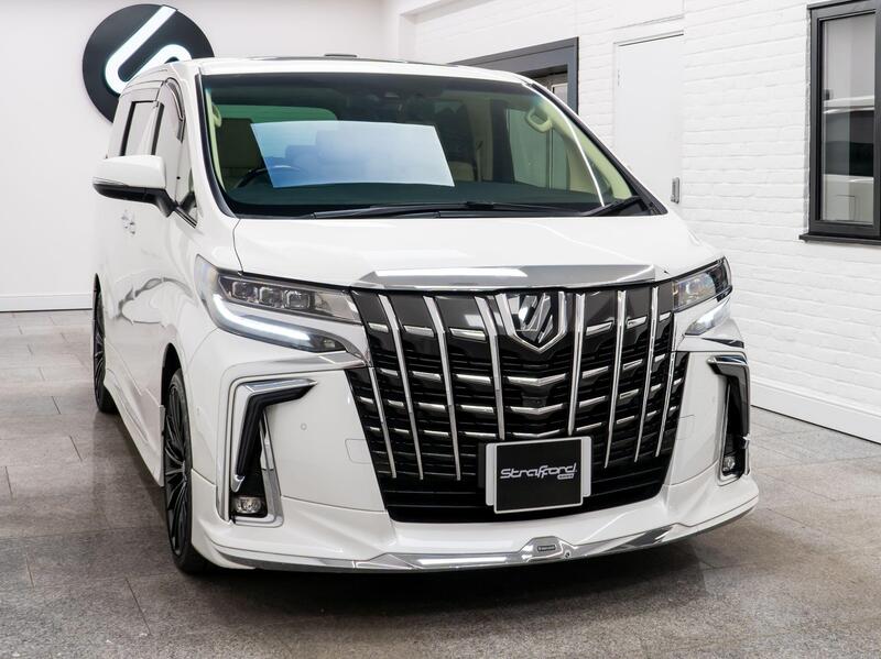 Toyota Alphard view 4
