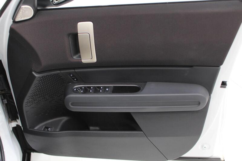 2024 MINI Electric Countryman in White — image 29 of 90