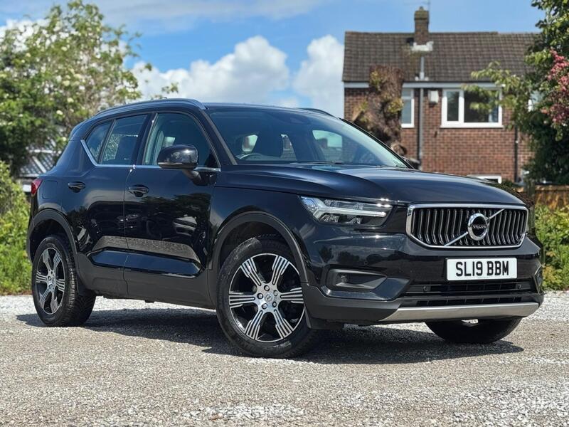 Volvo XC40 view 2