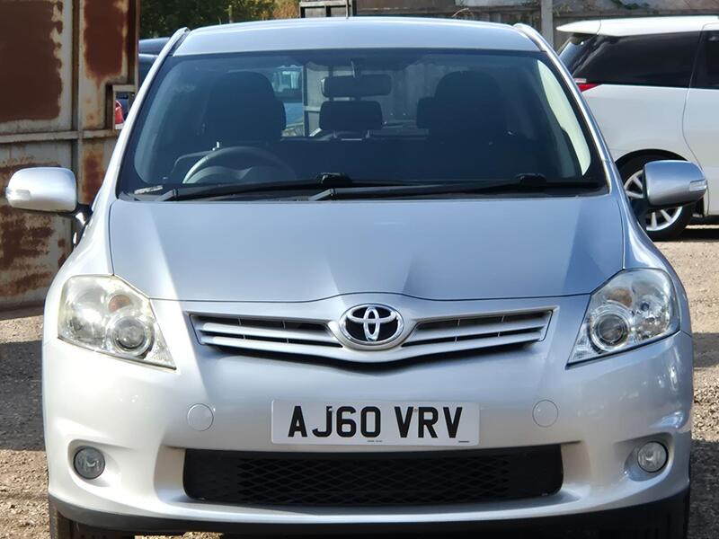Toyota Auris view 2
