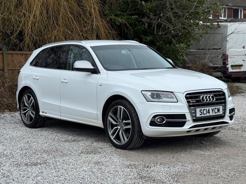 Audi SQ5 view 3