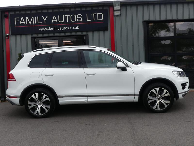 Volkswagen Touareg view 6
