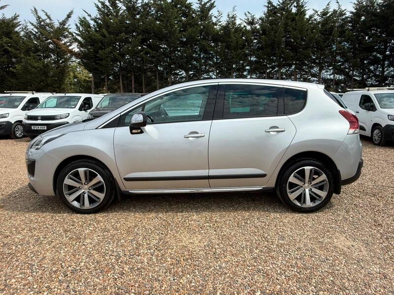 Peugeot 3008 view 2
