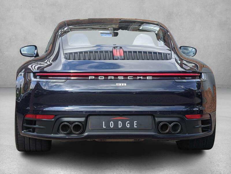 Porsche 911 view 6