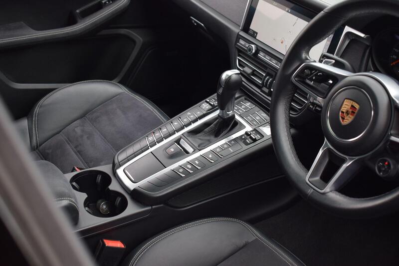 Porsche Macan view 7
