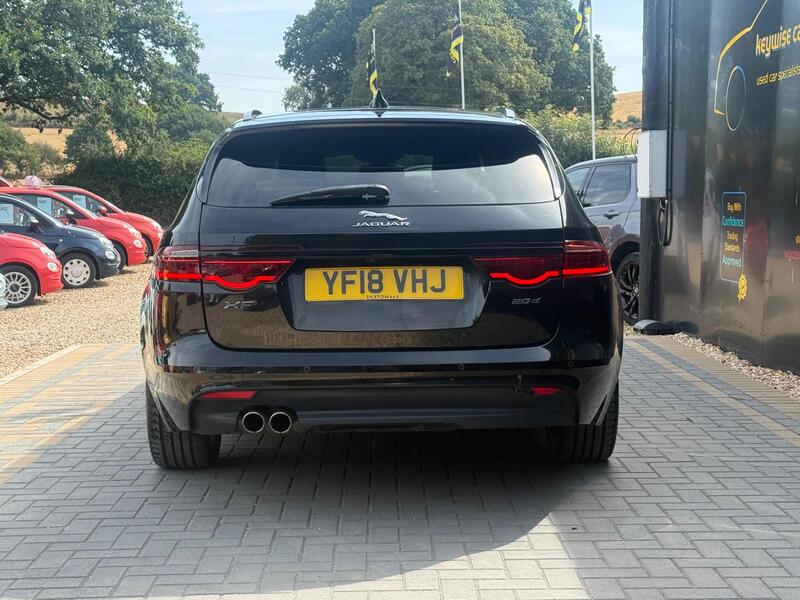 Jaguar XF view 4