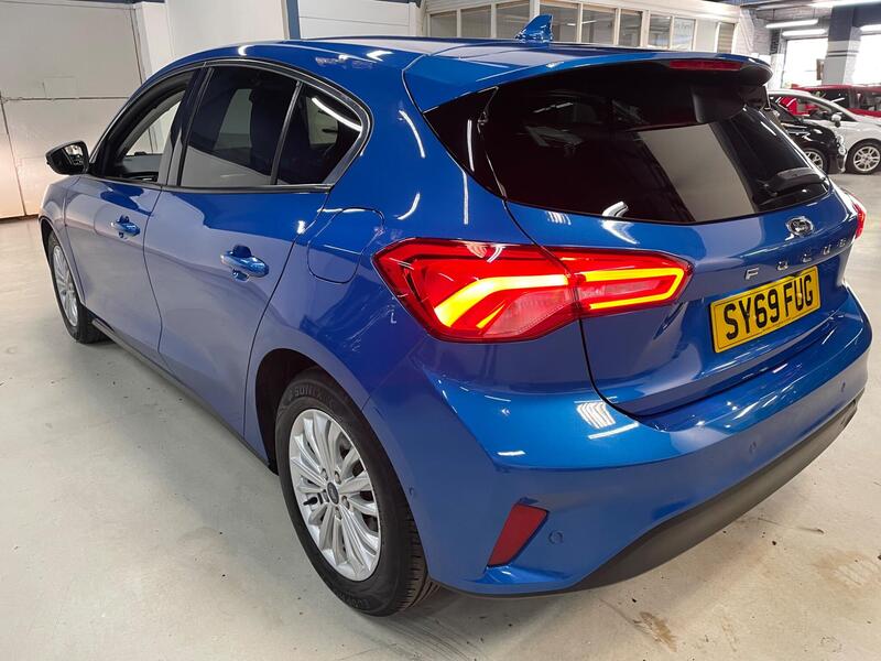 Ford Focus view 6