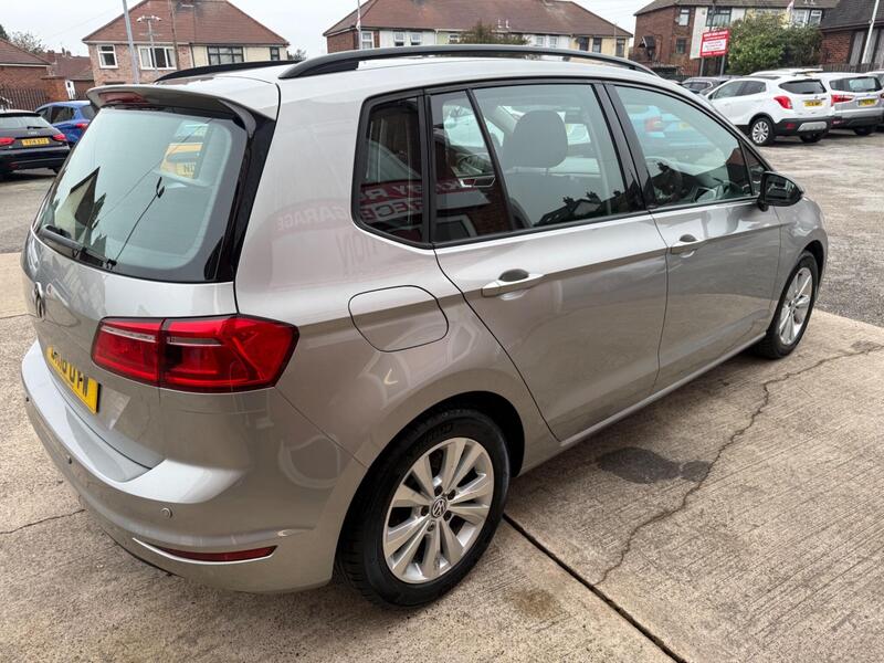 Volkswagen Golf Sportsvan view 4