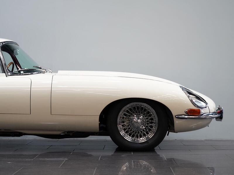 Jaguar E-Type view 34