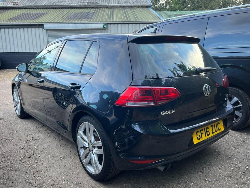 Volkswagen Golf view 5