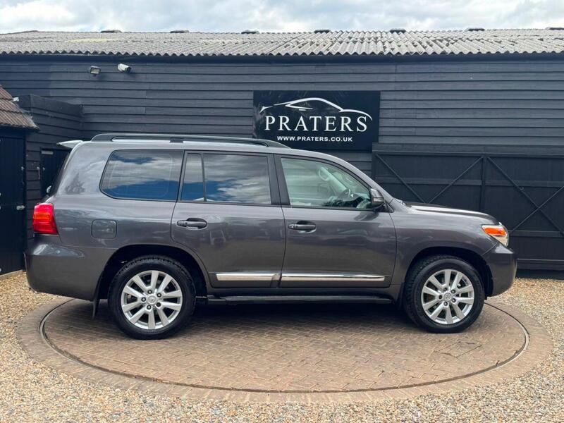 Toyota Land Cruiser view 5