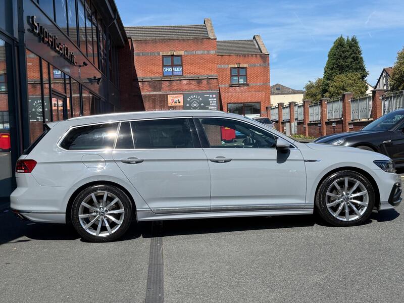 Volkswagen Passat view 4
