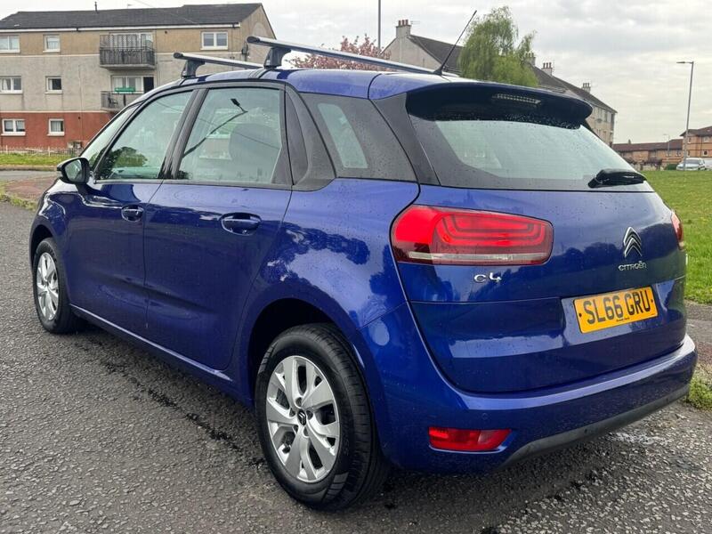 Citroen C4 Picasso view 3