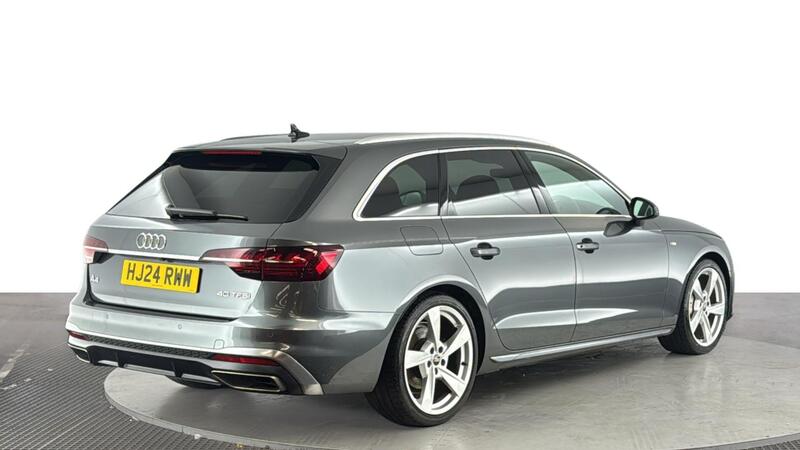 Audi A4 view 4