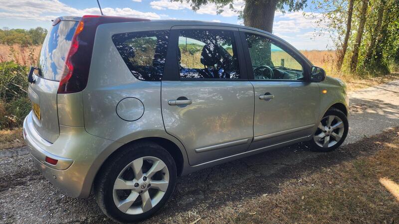 2010 Nissan Note — photo 9