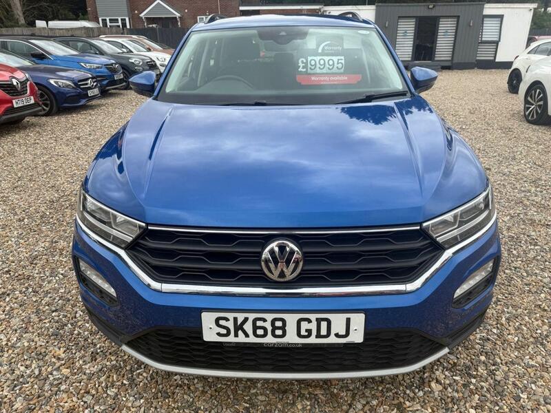 Volkswagen T-Roc view 3