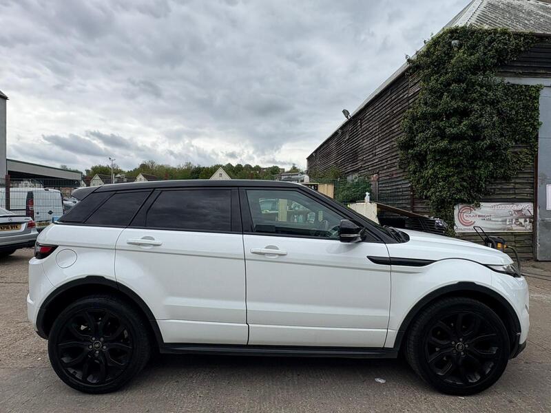 Land Rover Range Rover Evoque view 2