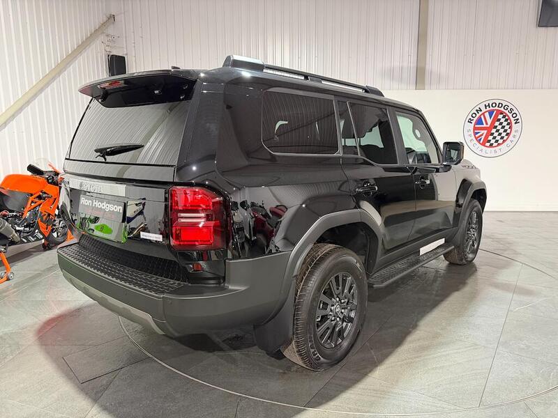 Toyota Land Cruiser view 3