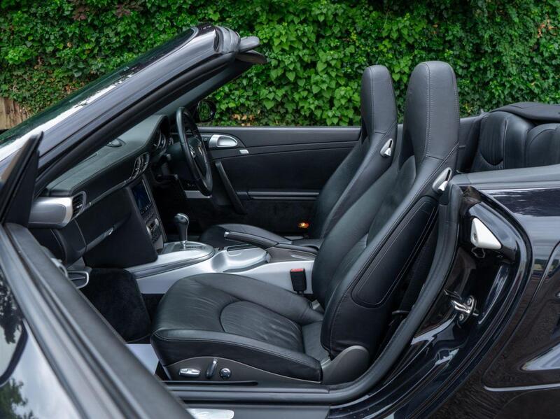 Porsche 911 view 4