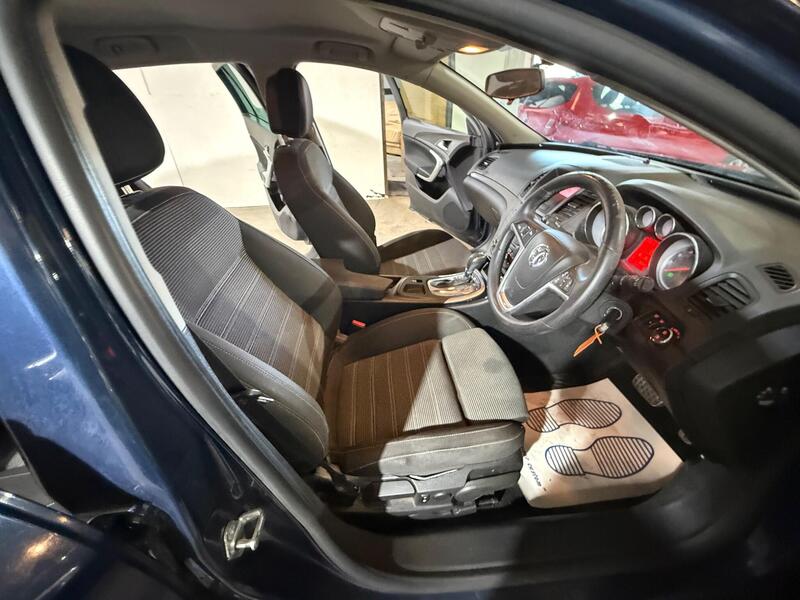2011 Vauxhall Insignia — photo 16