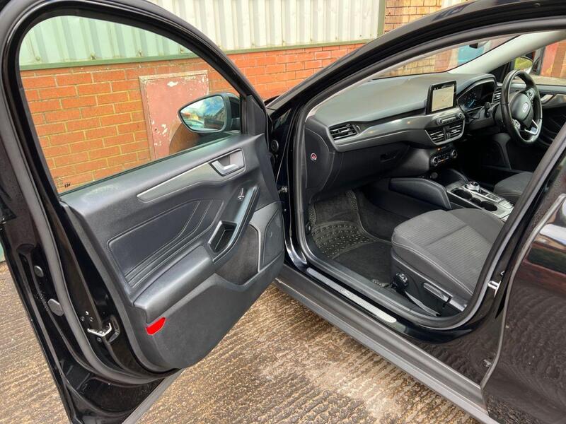 Ford Focus view 22