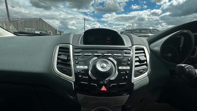 2011 Ford Fiesta — photo 17