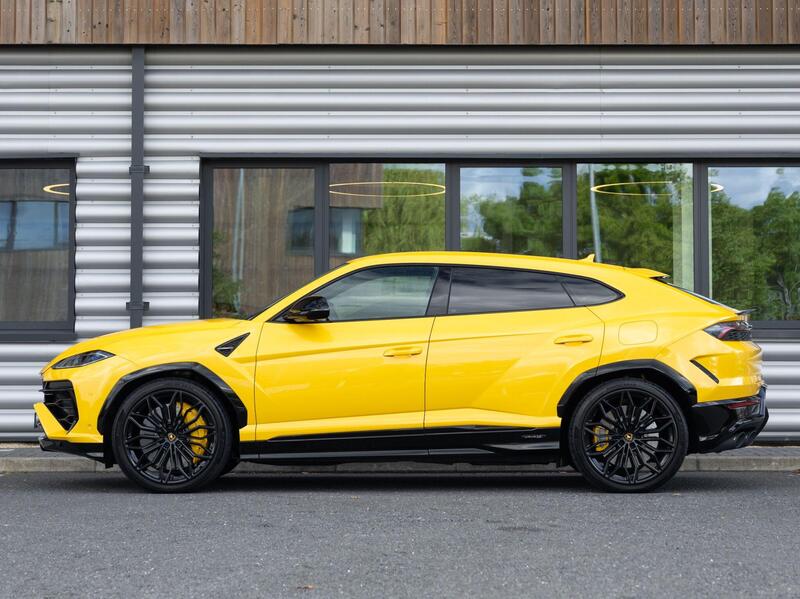 Lamborghini Urus view 6