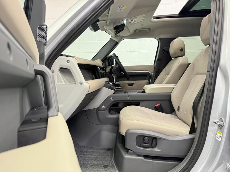 Land Rover Defender view 4