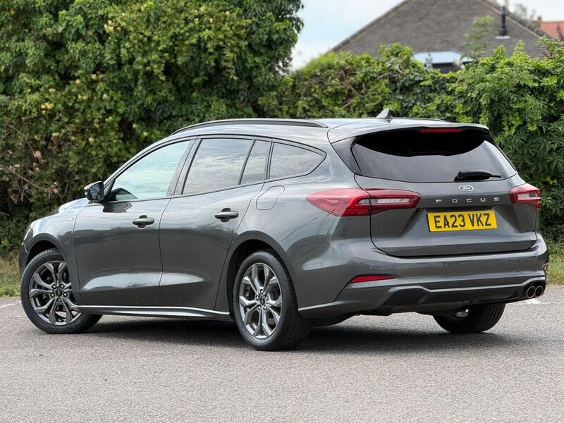 Ford Focus view 2