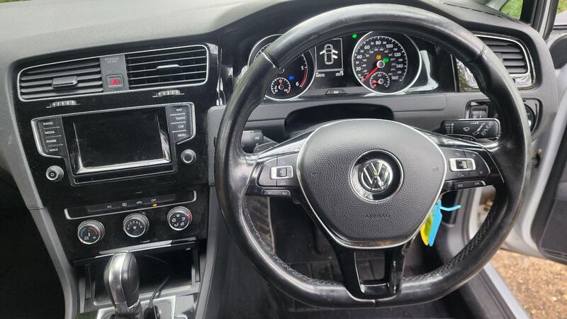 2014 Volkswagen Golf — photo 24