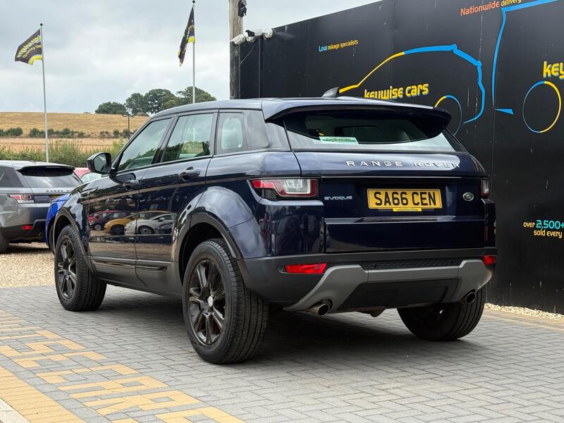 Land Rover Range Rover Evoque view 3