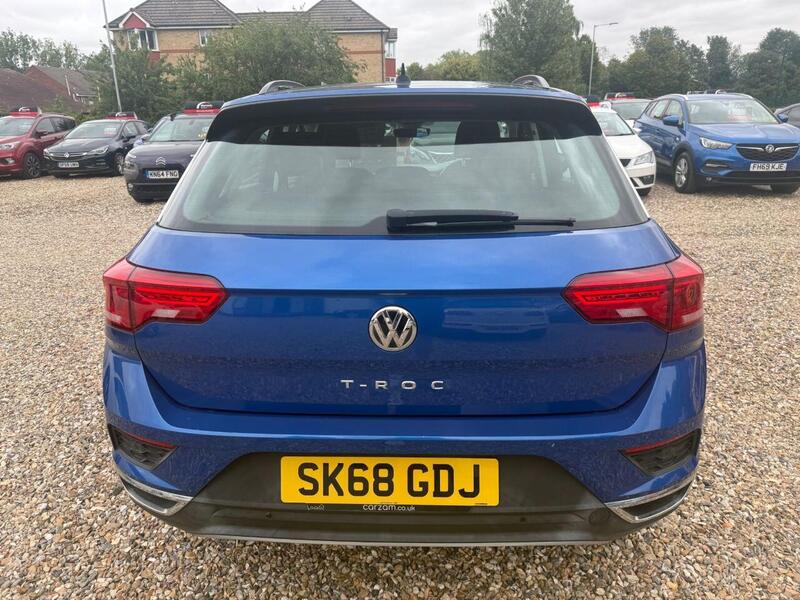 Volkswagen T-Roc view 5