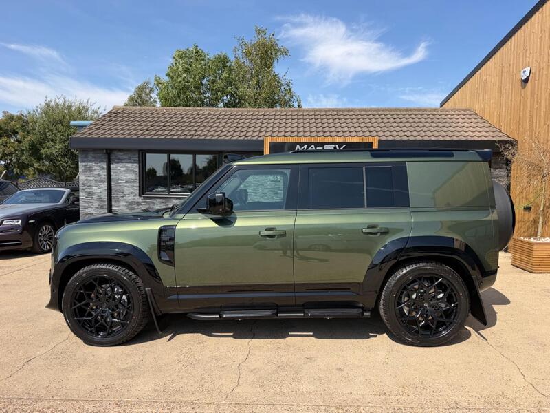 Land Rover Defender 110 view 7