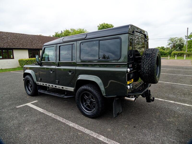 Land Rover Defender view 22