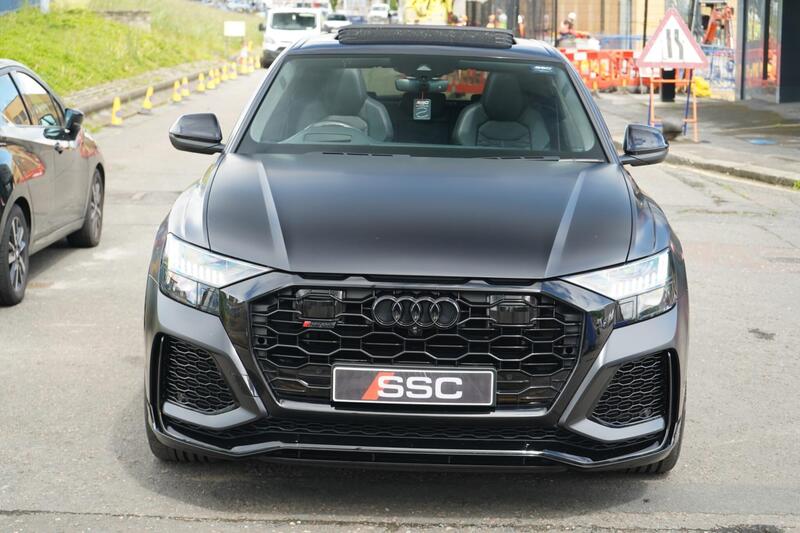 Audi RS Q8 view 6