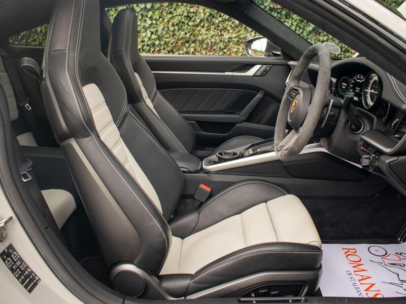 Porsche 911 view 4
