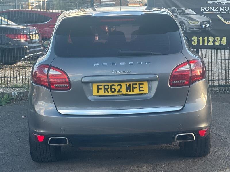 Porsche Cayenne view 22