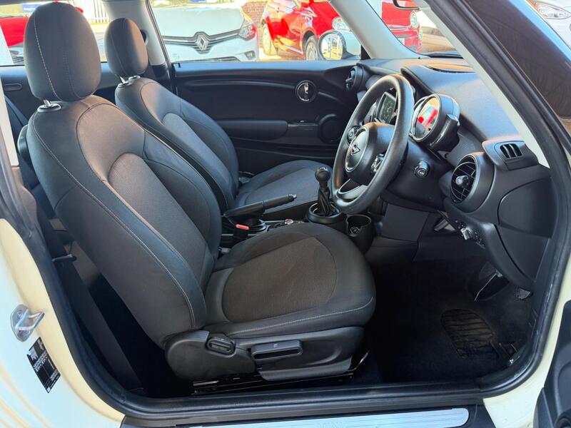 Mini Hatch view 7
