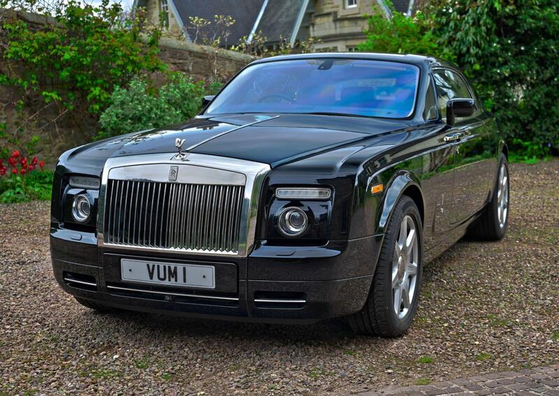 Rolls-Royce Phantom view 3