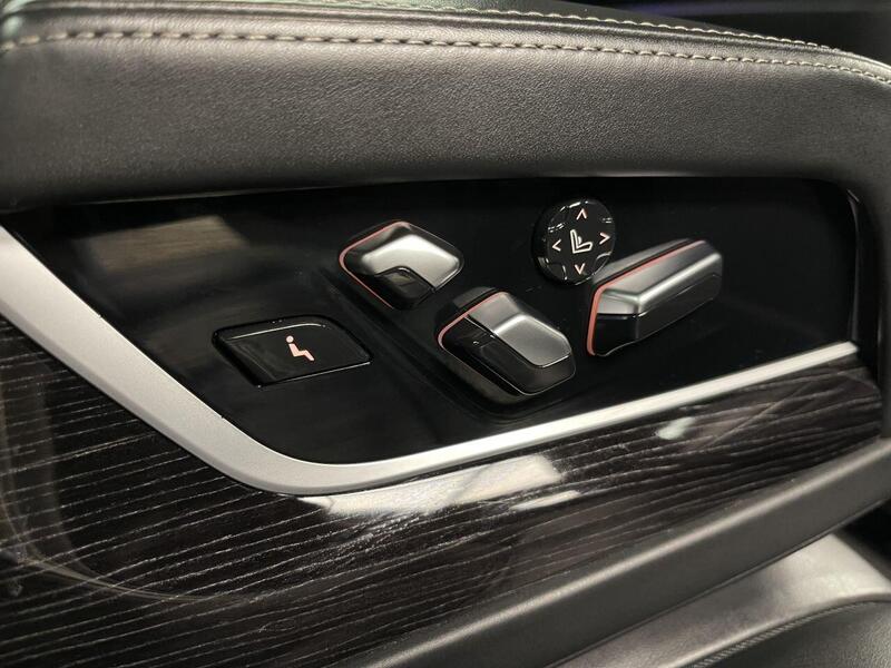 BMW 7 Series view 28