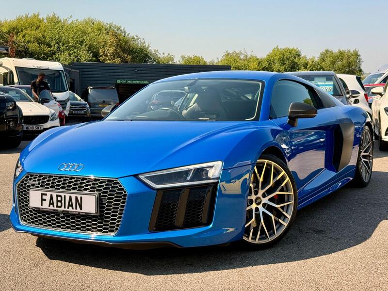 Audi Audi R8 view 2
